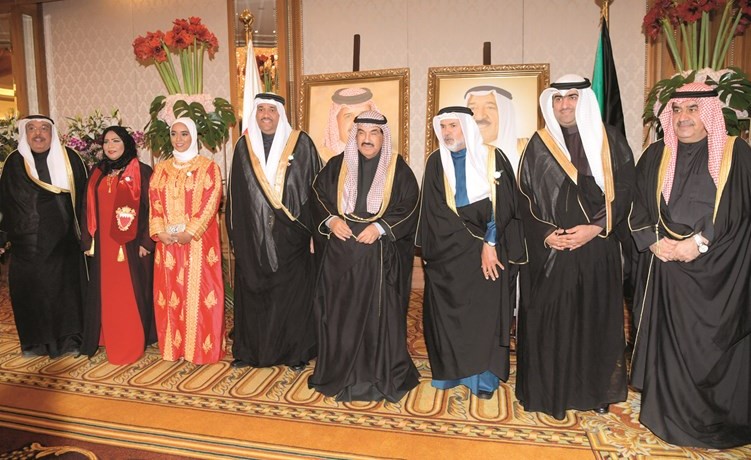 سمو الشيخ ناصر المحمد والوزير خالد الروضان وأحمد إسماعيل بهبهاني يهنئون السفير البحريني الشيخ خليفة آل خليفة ﻿