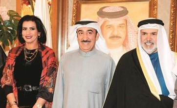 سعد العلي وفاطمة العازمي يباركان﻿