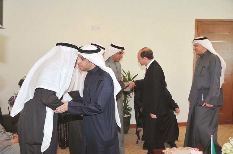 د.حامد العازمي يتلقى التهاني﻿