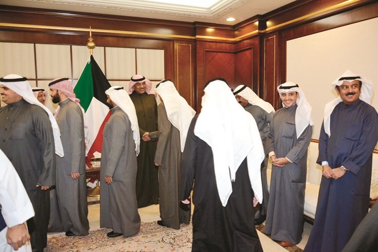 الشيخ صباح الخالد يتلقى التهاني في مقر وزارة الخارجية ويبدو الشيخ د.أحمد ناصر المحمد ﻿