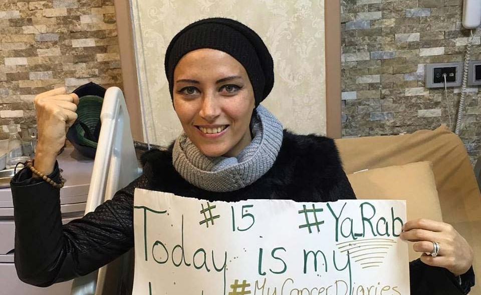 فنانة مصرية مصابة بالسرطان توجه رسالة مؤثرة وحزينة من المستشفى