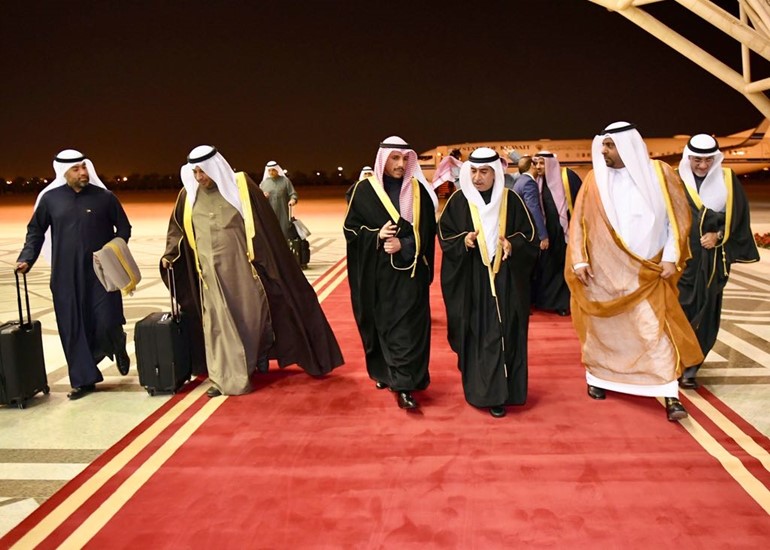 الغانم يعود الى البلاد قادما من الرباط