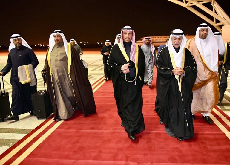 الغانم يعود الى البلاد قادما من الرباط