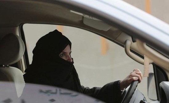 هذا العمر المحدد لقيادة المرأة بالسعودية واستثناءاته