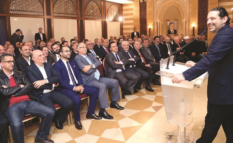 رئيس الحكومة سعد الحريري خلال استقباله وفدا من مخاتير بعض المناطق في بيت الوسط -(محمود الطويل) ﻿