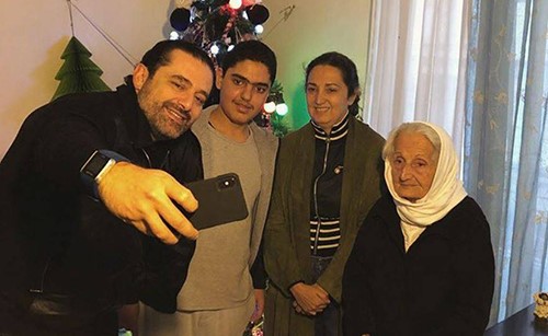 بالفيديو..سعد الحريري يفاجئ عائلة لبنانية بزيارتهم في منزلهم.. شاهد ردة فعلهم!
