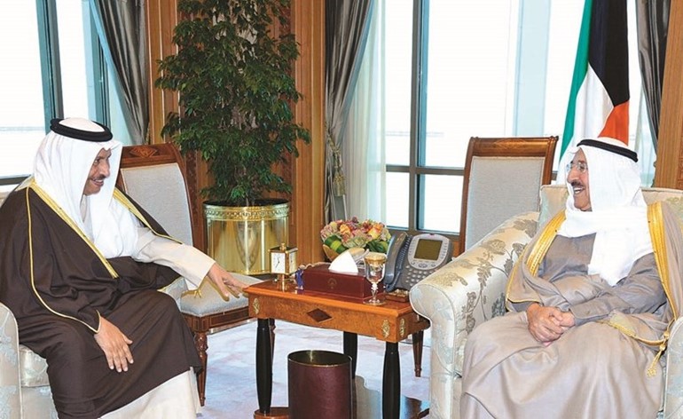صاحب السمو الأمير الشيخ صباح الأحمد مستقبلا سمو رئيس مجلس الوزراء الشيخ جابر المبارك ﻿