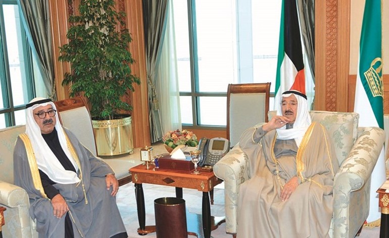 صاحب السمو الأمير الشيخ صباح الأحمد خلال استقباله الشيخ ناصر صباح الأحمد﻿