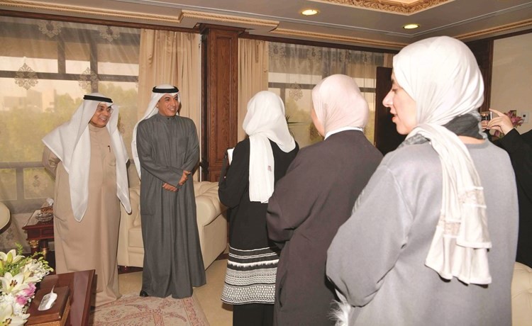 د.حامد العازمي يتلقى التهاني ﻿