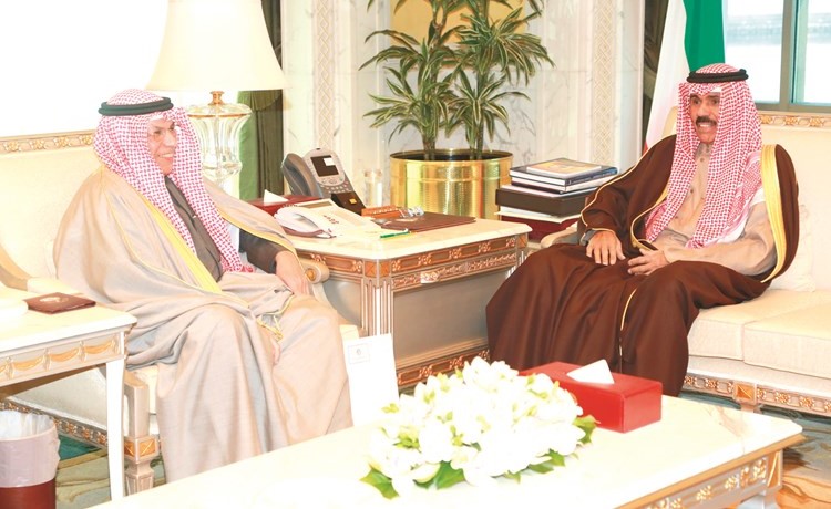 سمو ولي العهد الشيخ نواف الأحمد مستقبلا الشيخ خالد الجراح﻿