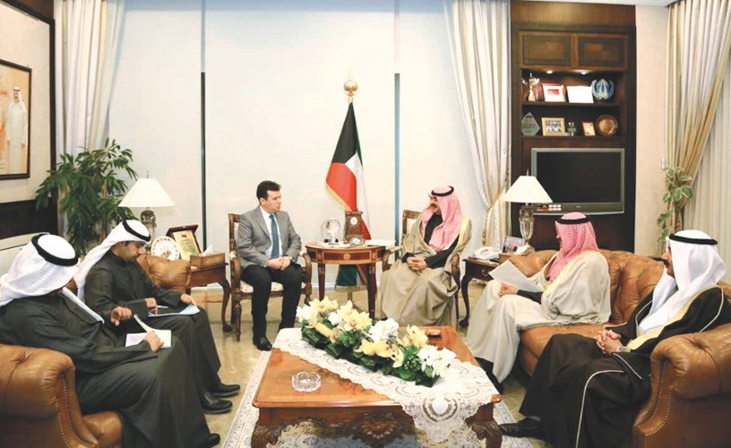 خالد الجارالله خلال لقائه مع سفير مقدونيا عبدالقادر محمدي ﻿