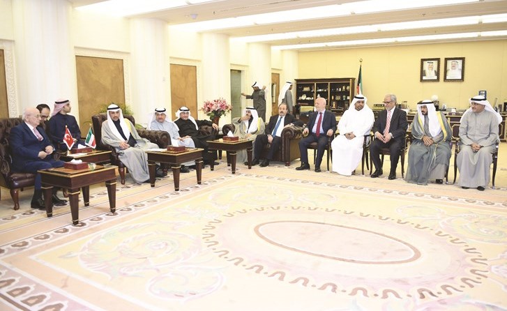 رئيس مجلس الأمة مرزوق الغانم خلال جلسة المباحثات الرسمية مع رئيس البرلمان التركي الكبير إسماعيل كهرمان والوفد المرافق له﻿