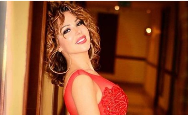 بالفيديو.. سوزان نجم الدين تضع نفسها في موقف محرج... والجمهور يسخر من صوتها