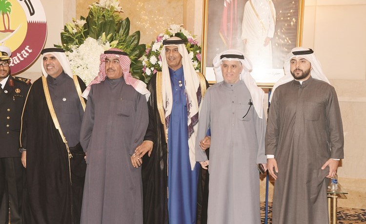 نائب رئيس التحرير الزميل عدنان الراشد ود.تركي العازمي والزميل يوسف إبراهيم يهنئون	(محمد هاشم) ﻿