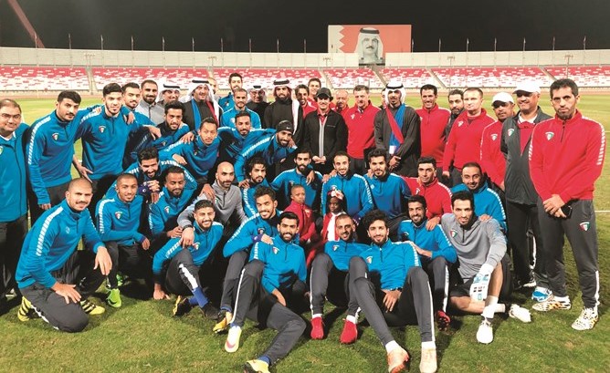 الشيخ عزام الصباح مع وفد الأزرق﻿