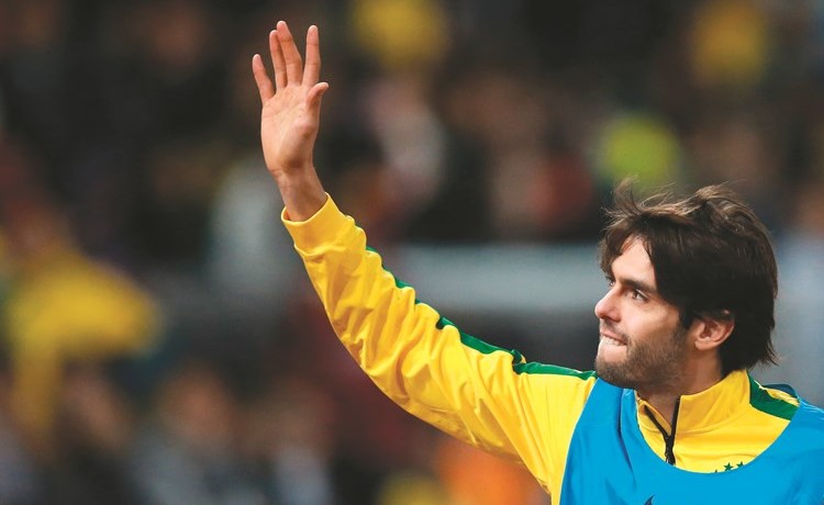 بالفيديو.. كاكا يعتزل نهائياً وميلان يطلبه مديراً