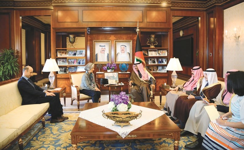 الشيخ صباح الخالد مستقبلا السفيرة الفرنسية ماري ماسدوبوي﻿