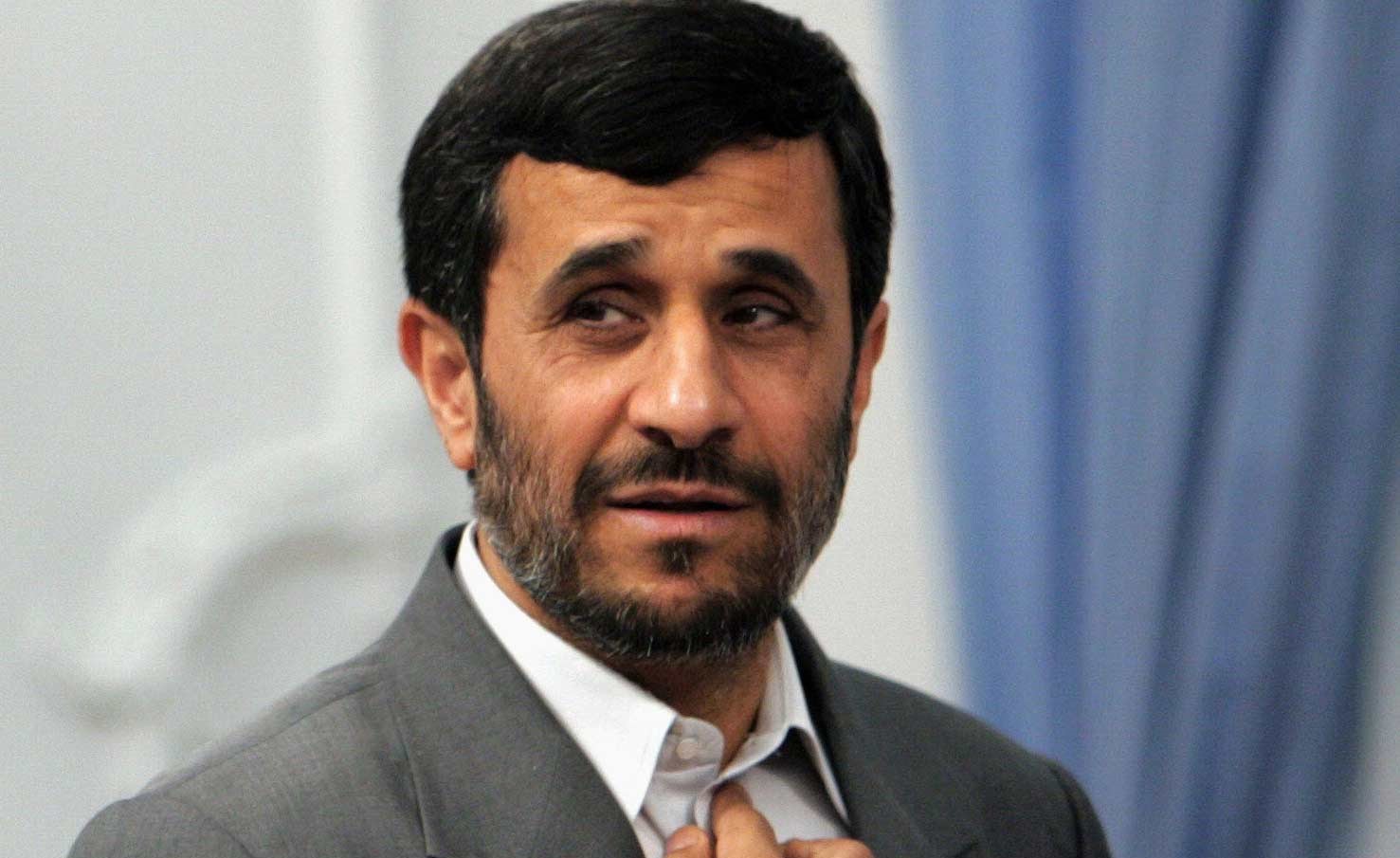 نجاد يتحدى لاريجاني أن يكشف وثائق إدانته