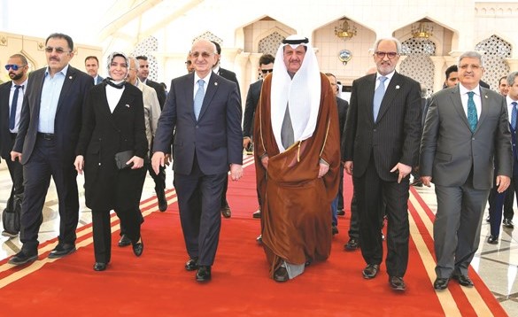 نائب الرئيس عيسى الكندري مودعا كهرمان﻿