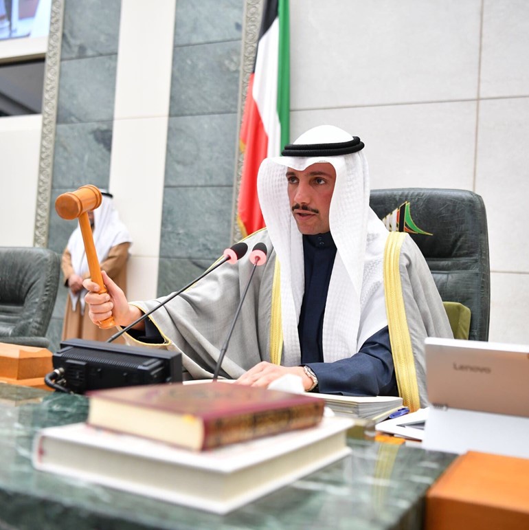 الرئيس مرزوق الغانم مفتتحا جلسة القسم 