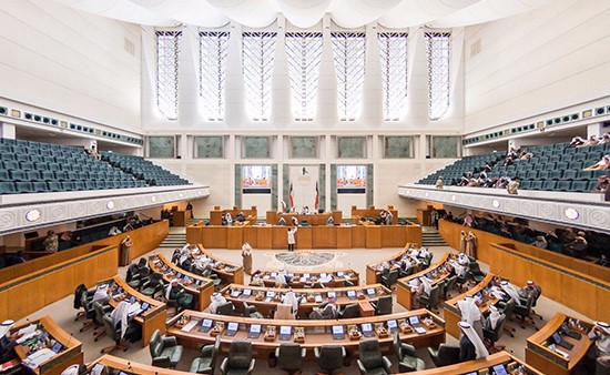 الحكومة تؤدي اليمين الدستوري أمام المجلس وانسحاب عدد من النواب