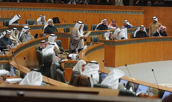 الحكومة تؤدي اليمين الدستوري أمام المجلس وانسحاب عدد من النواب
