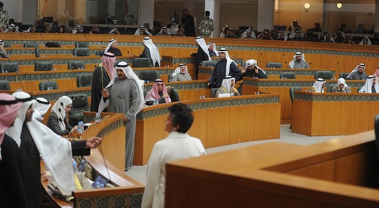 الحكومة تؤدي اليمين الدستوري أمام المجلس وانسحاب عدد من النواب