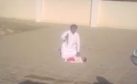 السعودية.. إحالة صاحب فيديو ذبح طفله إلى النيابة