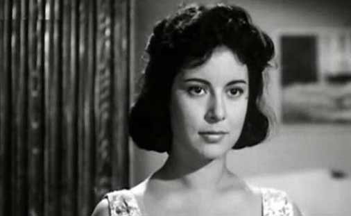 بالصور.. إلهام شاهين تلتقي آمال فريد وتشارك في تكريمها