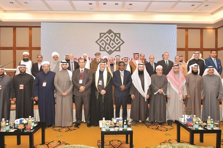 لقطة جماعية للمشاركين في المؤتمر 	(قاسم باشا) ﻿