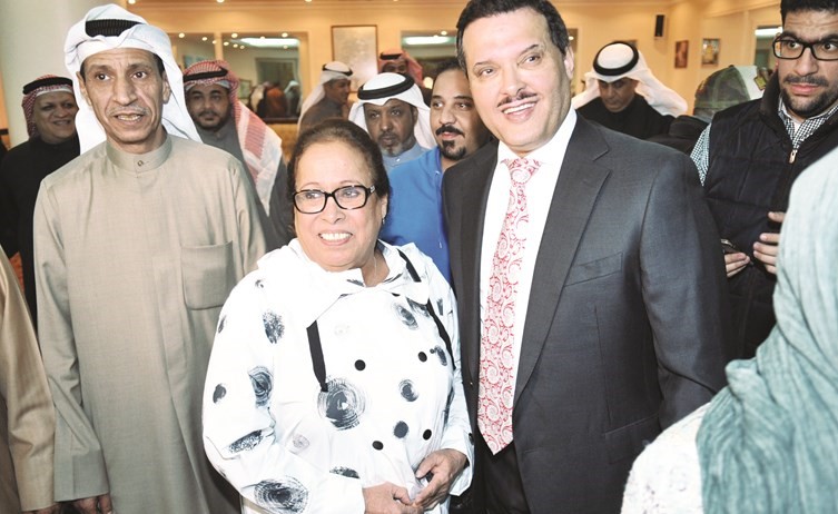 د. جمال الحربي مع الفنانة حياة الفهد ﻿