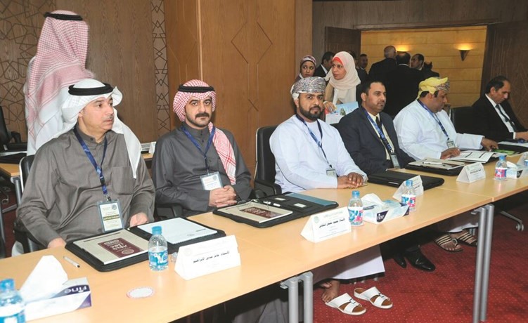 جابر الإبراهيم ومحمود اشكناني خلال المشاركة في الاجتماع(ناصر عبد السيد)﻿