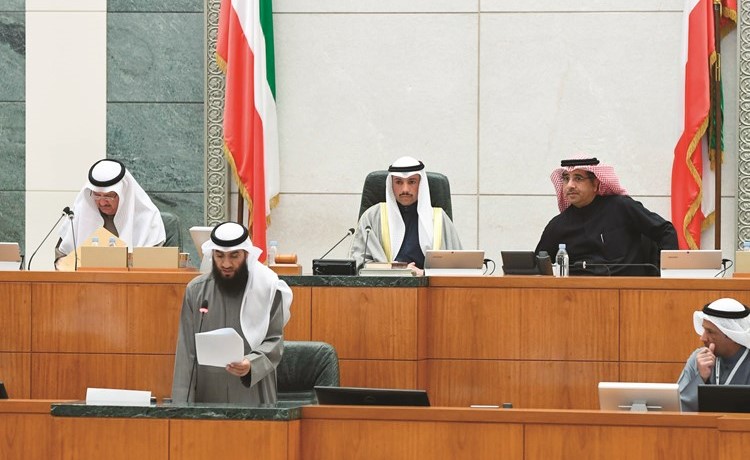 رئيس مجلس الأمة مرزوق الغانم ونائبه عيسى الكندري وأمين السر د. عودة الرويعي على المنصة ويبدو الأمين العام 	(هاني الشمري)﻿
