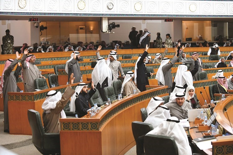 النواب يصوتون على الرسائل الواردة﻿