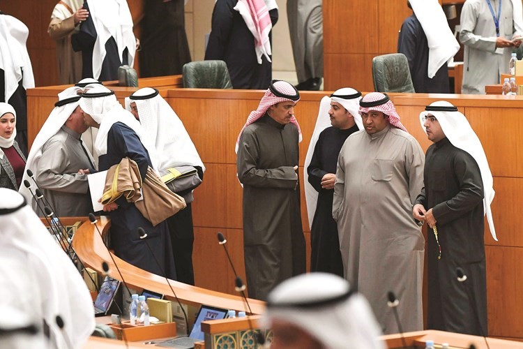 د. عبدالكريم الكندري والحميدي السبيعي وثامر السويط وخالد العتيبي﻿