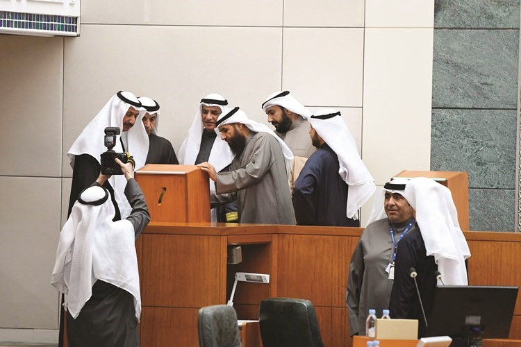 الأمين العام يشرح للوزراء الجدد طريقة التصويت الإلكتروني﻿
