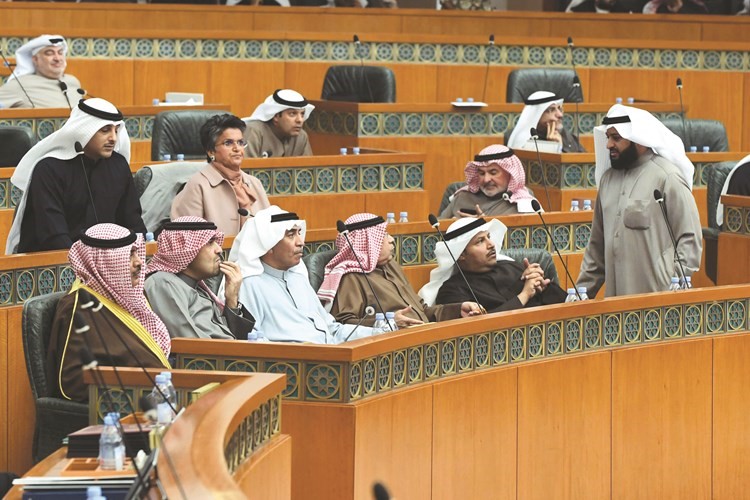  ﻿الشيخ صباح الخالد والشيخ خالد الجراح وأنس الصالح وم. عادل الخرافي وطلال الجلال وعبدالله فهاد واحمد الفضل وصفاء الهاشم وصالح عاشور خلال الجلسة﻿