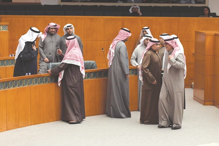  ﻿الشيخ خالد الجراح وصلاح خورشيد أثناء الجلسة﻿