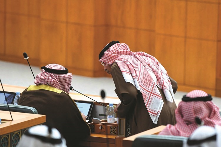  ﻿الشيخ خالد الجراح متحدثا إلى الشيخ صباح الخالد﻿