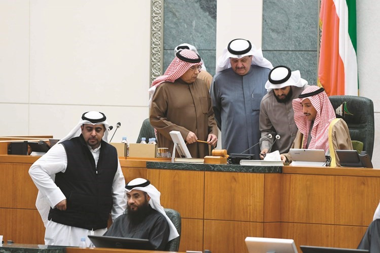  ﻿الرئيس الغانم والشيخ خالد الجراح وعبدالله فهاد وعيسى الكندري وراكان النصف 	(هاني الشمري)﻿