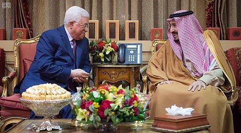 خادم الحرمين الشريفين يبحث مع عباس تطورات الوضع الفلسطيني