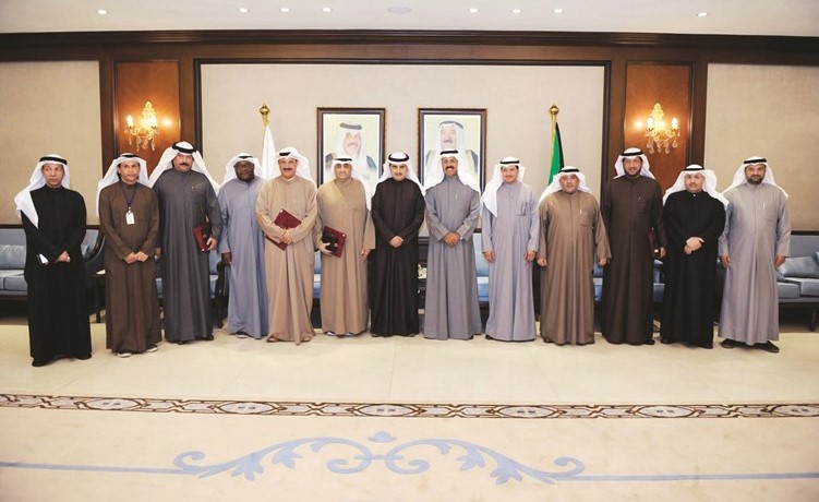 الفريق أول م.الشيخ أحمد النواف وم.أحمد المنفوحي وعدد من قيادات بلدية حولي﻿