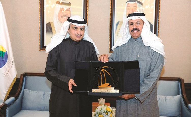 الفريق أول م.الشيخ أحمد النواف مكرما م.أحمد المنفوحي﻿