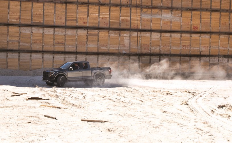 جولة بموقع بناء معرض فورد الجديد﻿