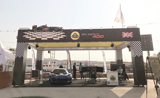«لوتس الغانم» تستعرض «Evora 400» الجديدة على حلبة سرب