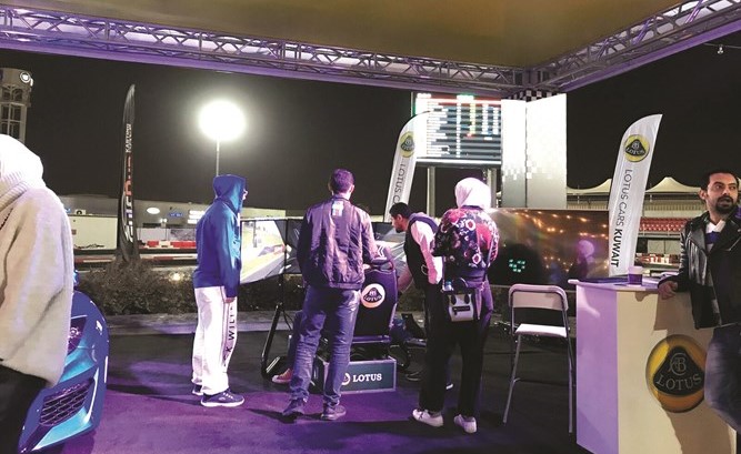 «لوتس الغانم» تستعرض «Evora 400» الجديدة على حلبة سرب