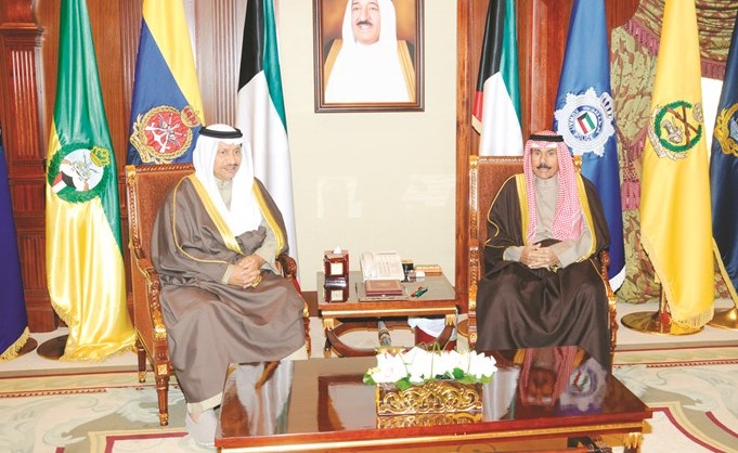 سمو ولي العهد الشيخ نواف الأحمد مستقبلا سمو رئيس الوزراء الشيخ جابر المبارك﻿