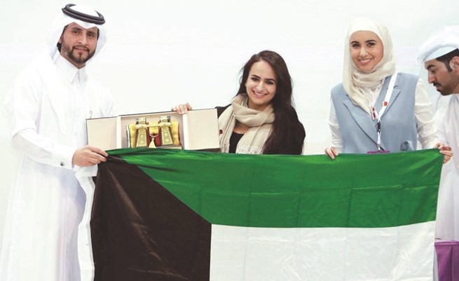 جانب من مشاركة الطالبتين دلال ثاني وروان الشطي في مؤتمر القيادة الطالبية﻿