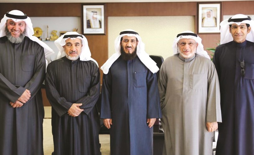 م.فريد عمادي يتوسط وفد التعريف بالإسلام﻿