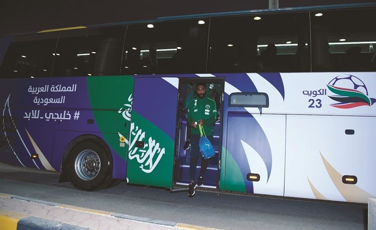 وصول لاعبي السعودية الى ستاد نادي الشباب ﻿